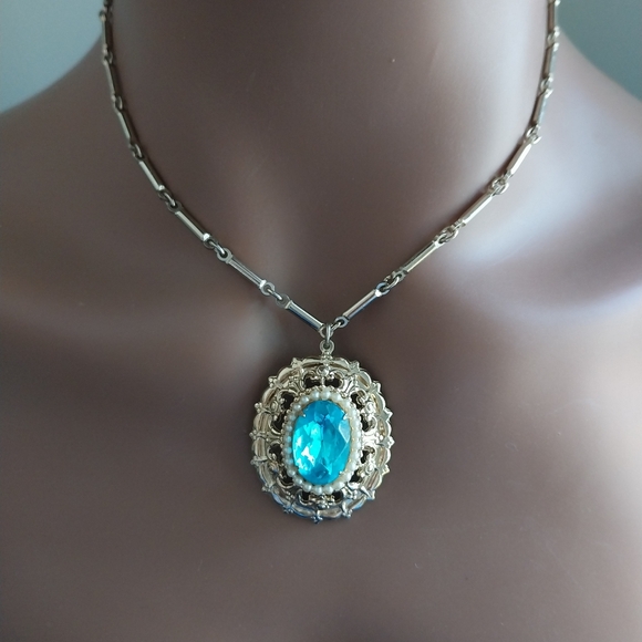 Coro Silver and Blue Necklace - Picture 4 of 9